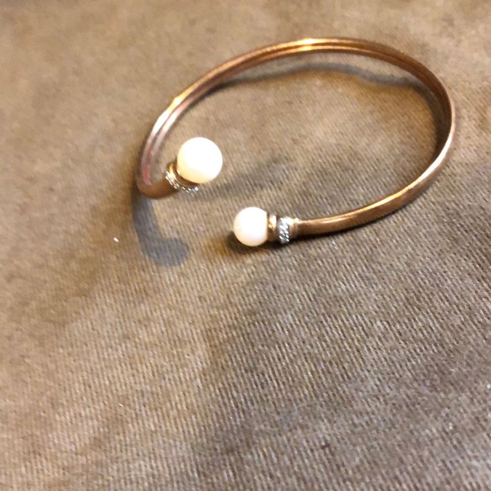Beautiful 10k Rose Gold bangle Pearl and diamonds